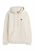 Hellbeige Kapuzenpullover aus weichem Stoff, mit einer Vordertasche und verstellbarem Kordelzug. Kleines Logopatch auf der Brust.