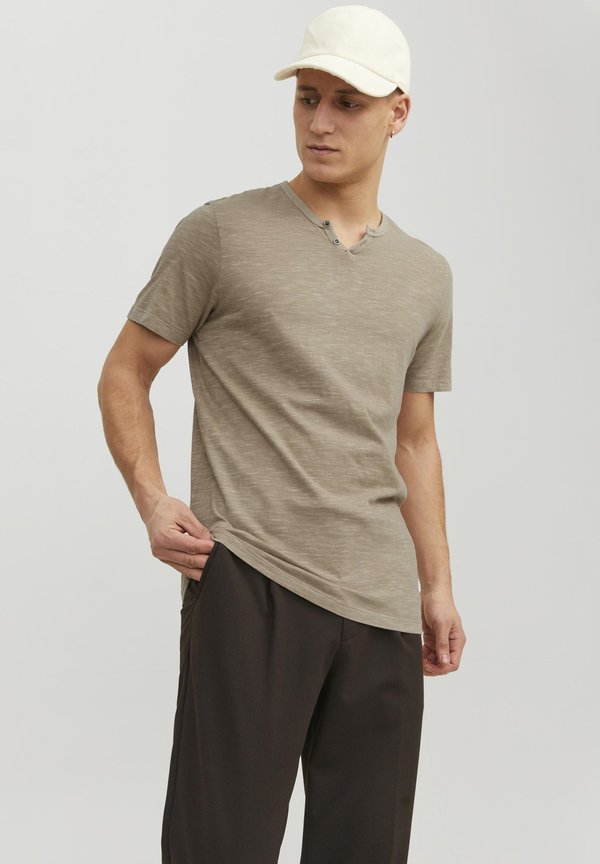 Jack & Jones JJESPLIT NECK TEE SS NOOS - Basic T-shirt - Beige