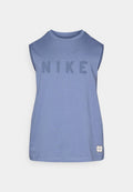 Blaues ärmelloses Nike-Top aus weichem Stoff. Verfügt über einen großen, verblassten "NIKE"-Schriftzug auf der Vorderseite und ein kleines Logo-Patch am Saum.