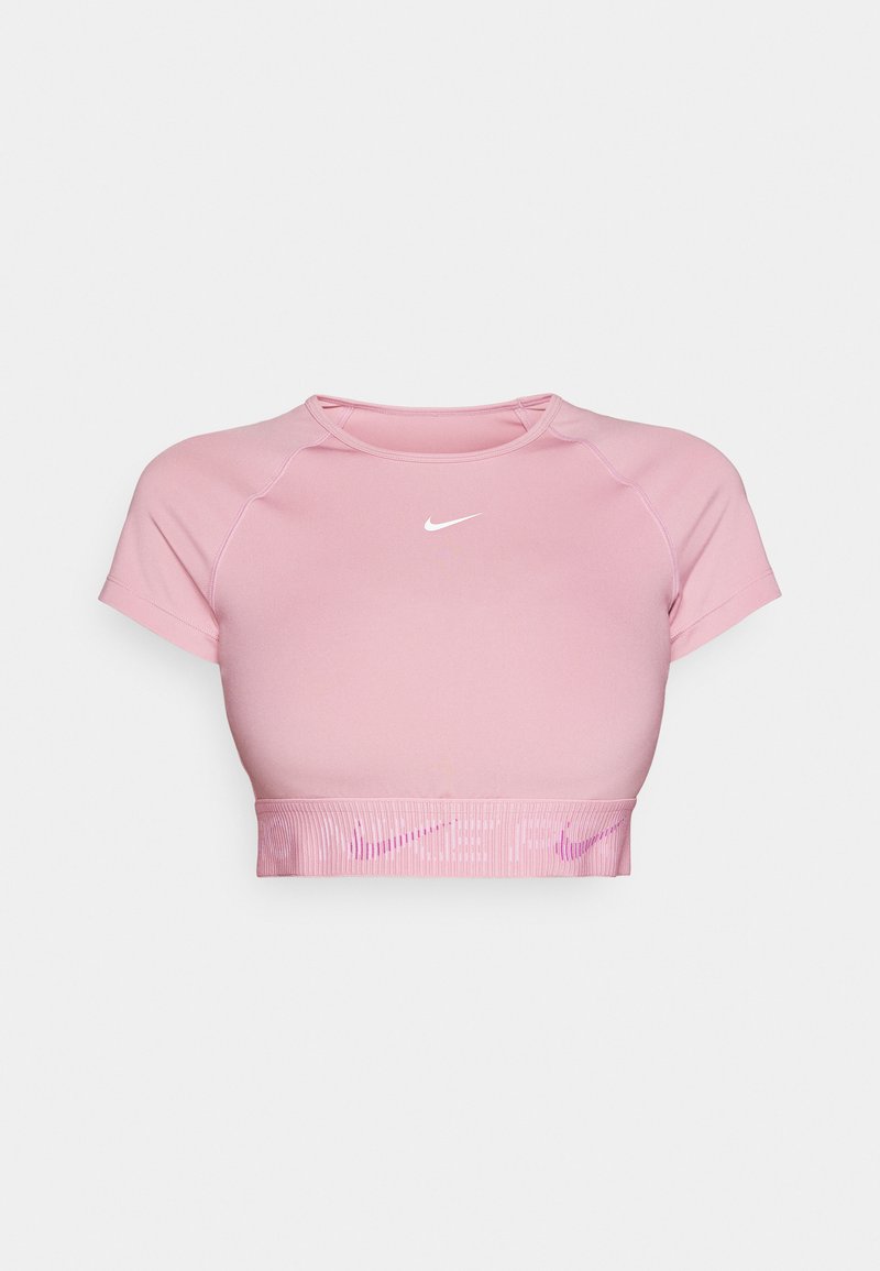 Kurzes pinkes Cropped T-Shirt mit kurzen Ärmeln, geripptem Saum und einem weißen Nike-Logo auf der Brust. Glattes Material mit taillierter Passform.