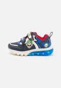 Marinefarbene Stoff-Sneaker mit roten Akzenten, weißen Details, doppelten Klettverschlussriemen und Designs von Cartoon-Charakteren. Ausgestattet mit einer blauen leuchtenden Sohle.