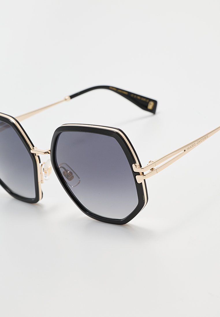 MARC JACOBS