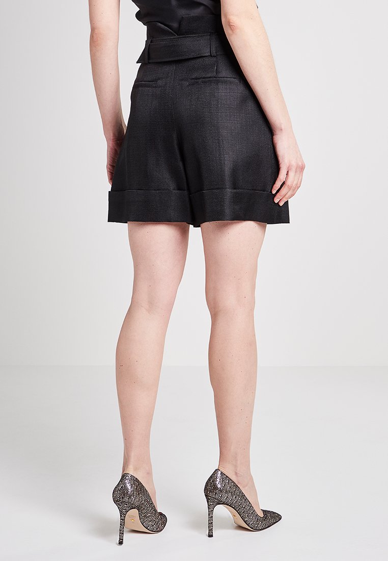 KARL LAGERFELD Shorts Media 3