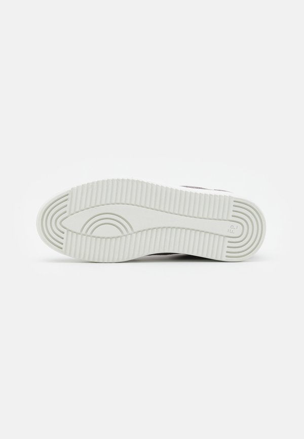 Filling Pieces PERFORATED UNISEX