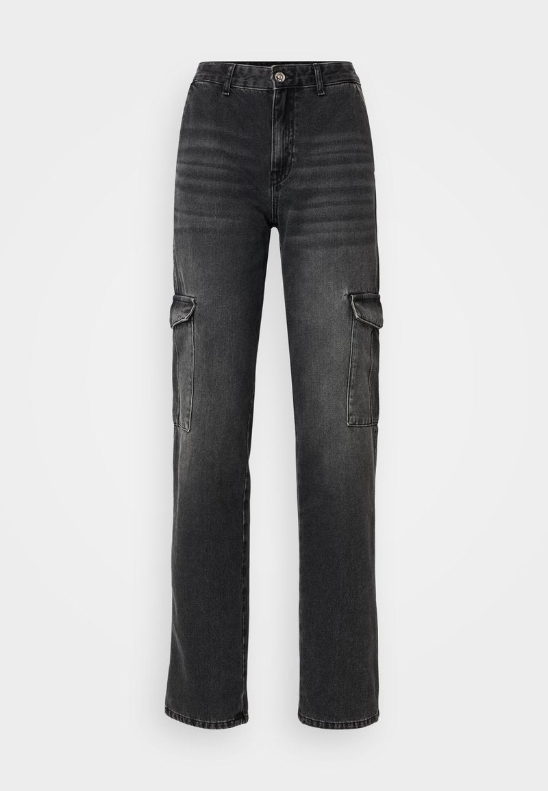 Hochgeschnittene, gerade Cargo-Jeans aus verblasstem schwarzem Denim. Mit Seitentaschen, einem Knopfverschluss und doppelt gesteppten Nähten.