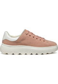 Rosa Corduroy-Sneaker mit weißen Akzenten, abgerundeter Spitze und dicker, strukturiertem Sohle. Verfügt über sechs Schnürsenkel-Ösen und eine weiche, gepolsterte Innensohle.