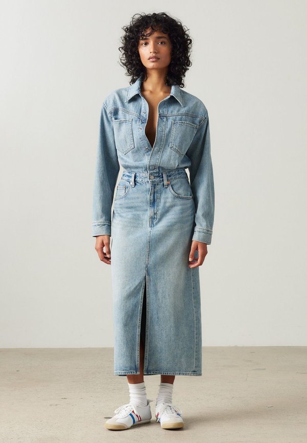 Levi's® WESTERN MIDI DRESS - Denim dress - light-blue denim