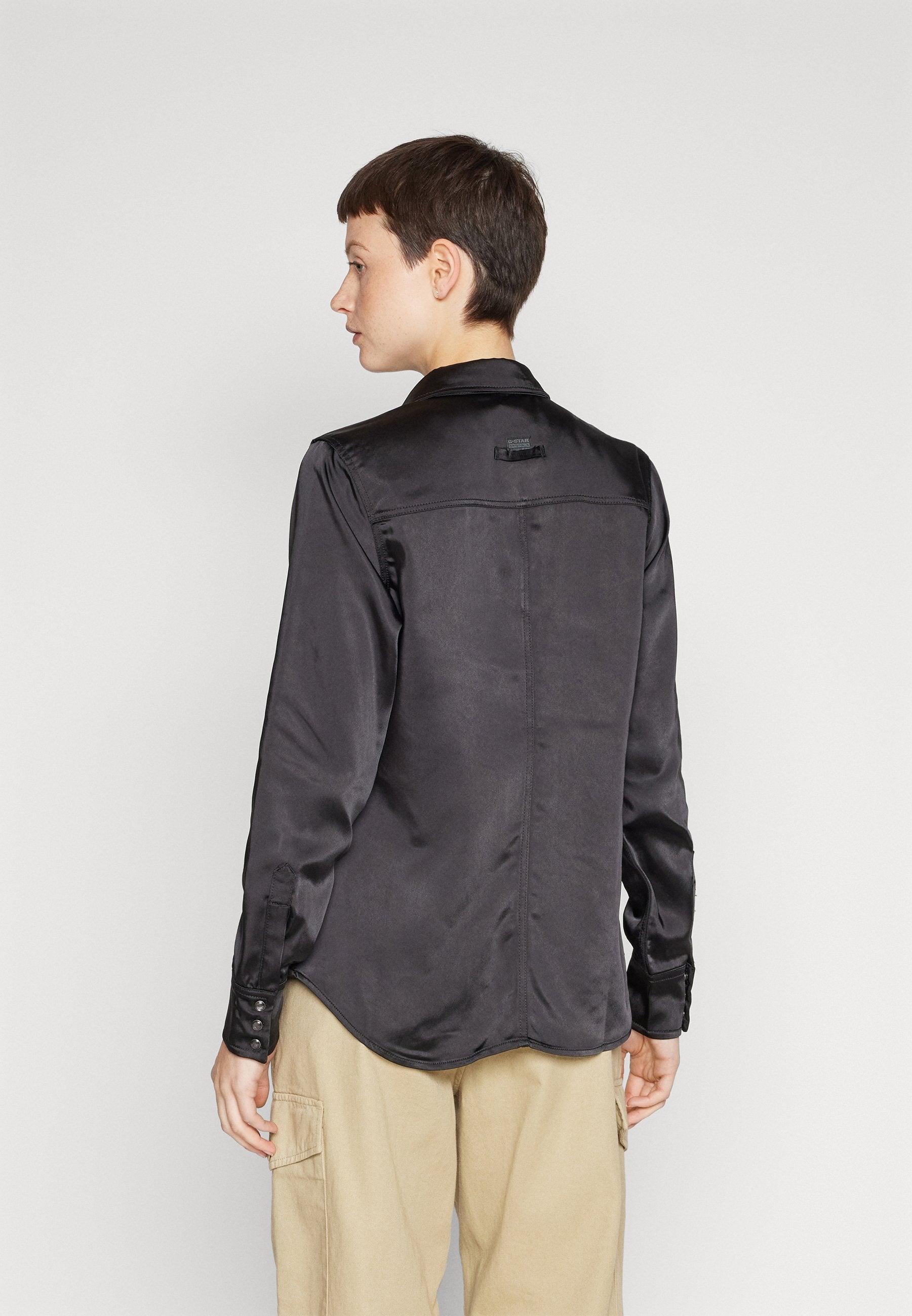 SLIM SHIRT Media 4