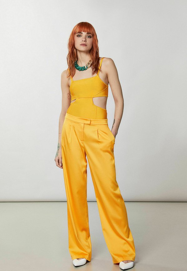 Patrizia Pepe CUT OUT