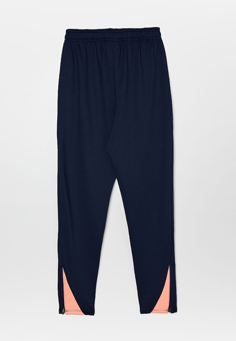 Nike Performance