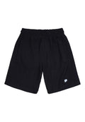 Schwarze Shorts aus einem strukturierten Stoff, mit elastischem Bund, seitlichen Taschen und einem kleinen Logotag an der unteren linken Front.