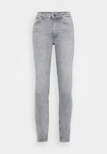 Graue Denim-Jeans mit schlanker Passform, geradem Bein, fünf Taschen und Knopfverschluss. Mit einer dezenten Wäsche und minimalen Details.