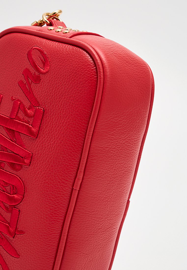 Love Moschino