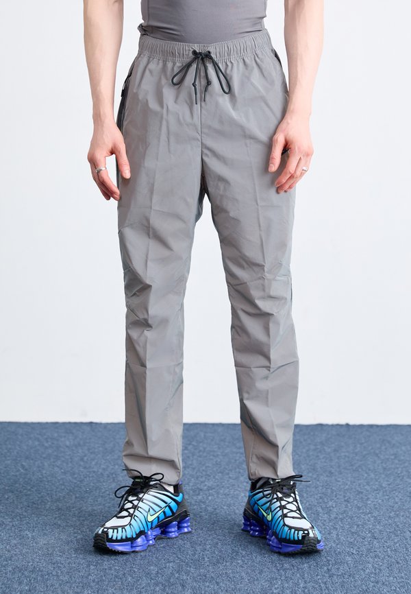 Nike Sportswear PANT - Tracksuit bottoms - reflect silver/black