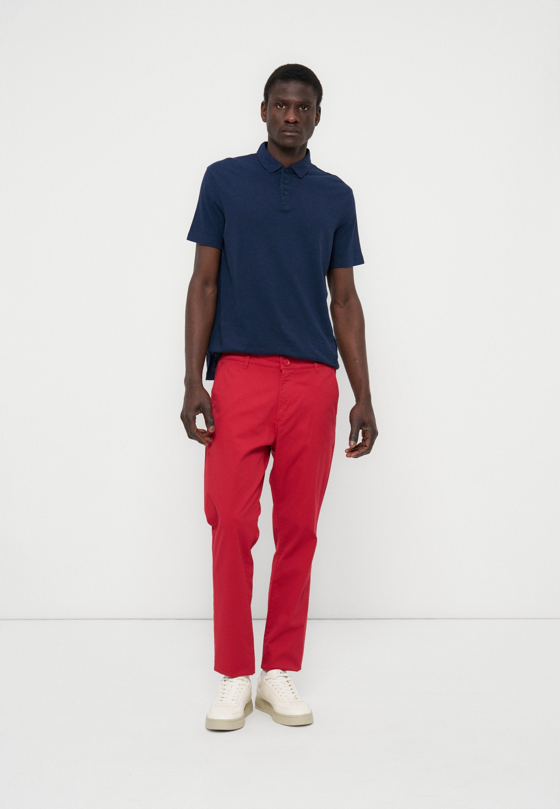 Armani Exchange Chino Media 3