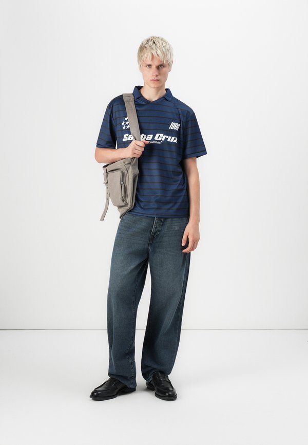 Jack & Jones JCOSIGNAL V NECK COLLAR