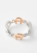 Metallarmband mit verwobenen Silber- und Roségold-Gliedern, versehen mit strukturierten Akzenten und einem markanten Verschlussdesign.
