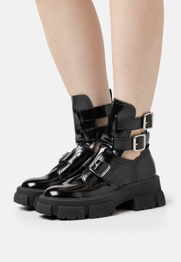 Steve Madden TIED UP