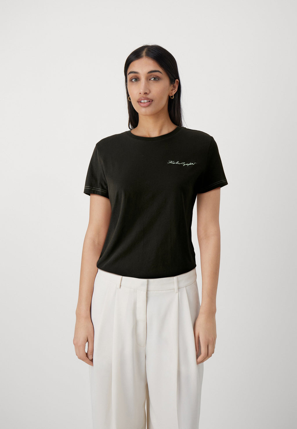 SIGNATURE TEE Media 3
