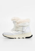 Weißer Winterstiefel mit einem pelzigen Kragen, gepolstertem Nylon-Obermaterial, elastischem Riemen vorne und einer Gummisohle mit strukturierter Oberfläche.