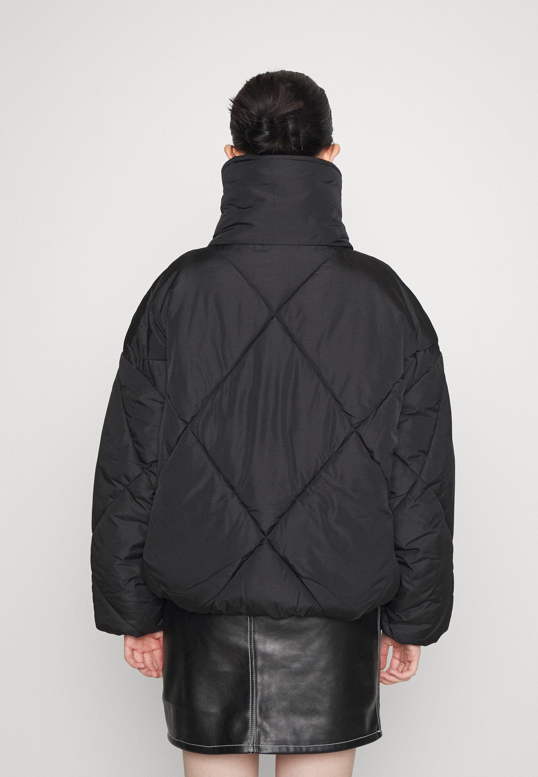 ONLTAMARA SHORT QUILTED JACKET  Media 4