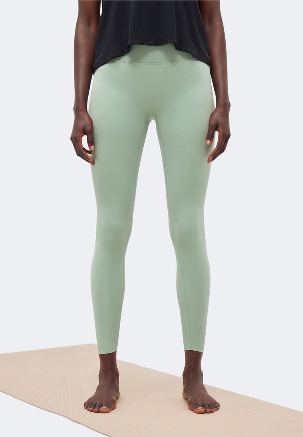 Nike Performance ZENVY