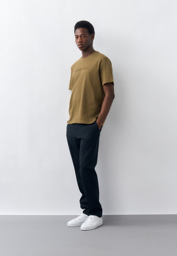 Calvin Klein WHOLESALE SPORTSWEAR GRAP GRAPHIC TEE