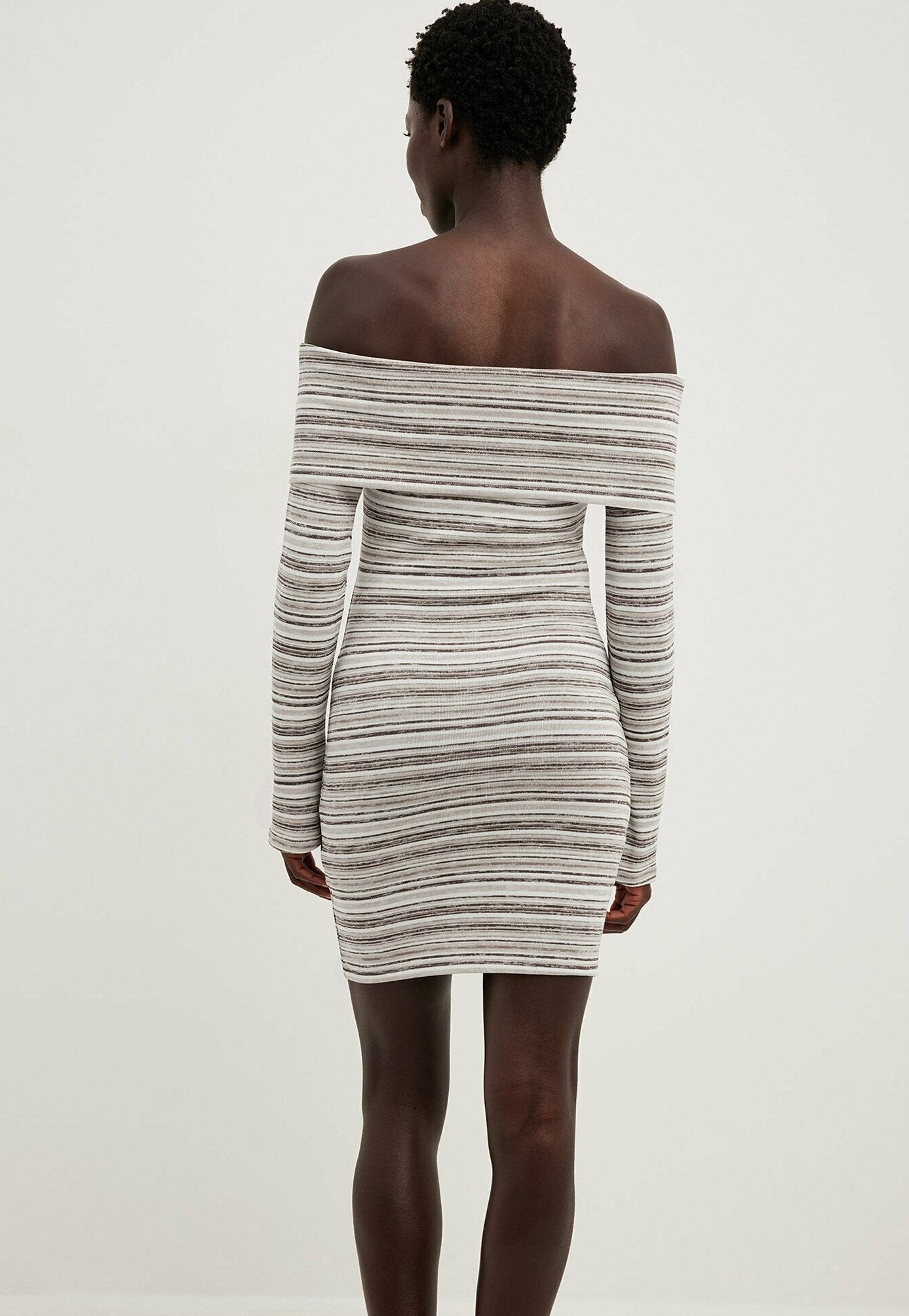 NA-KD GESTREIFTES OFF-SHOULDER