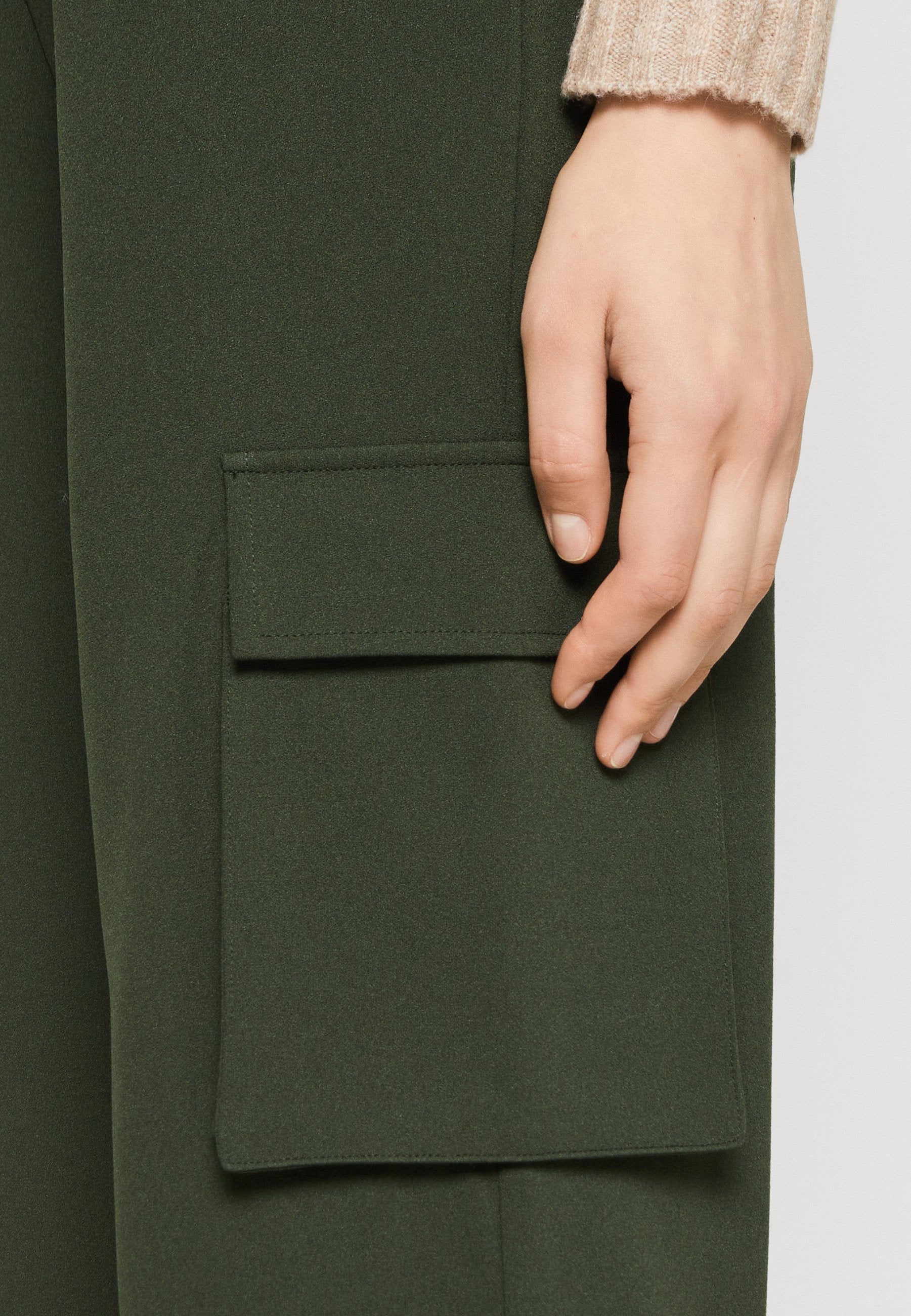 ONLOLA PANT Media 6