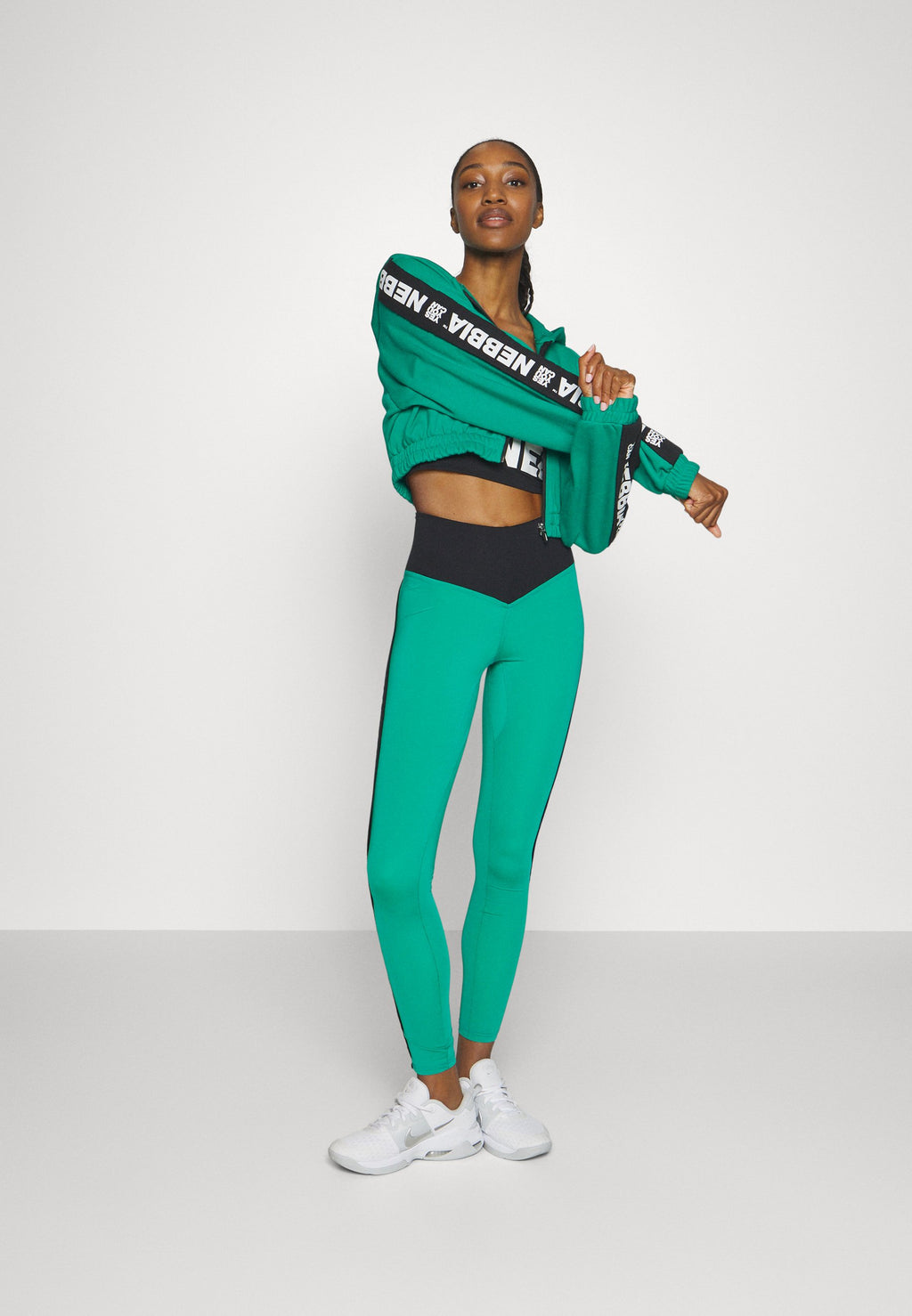Nebbia WOMEN CROPPED HOODIE