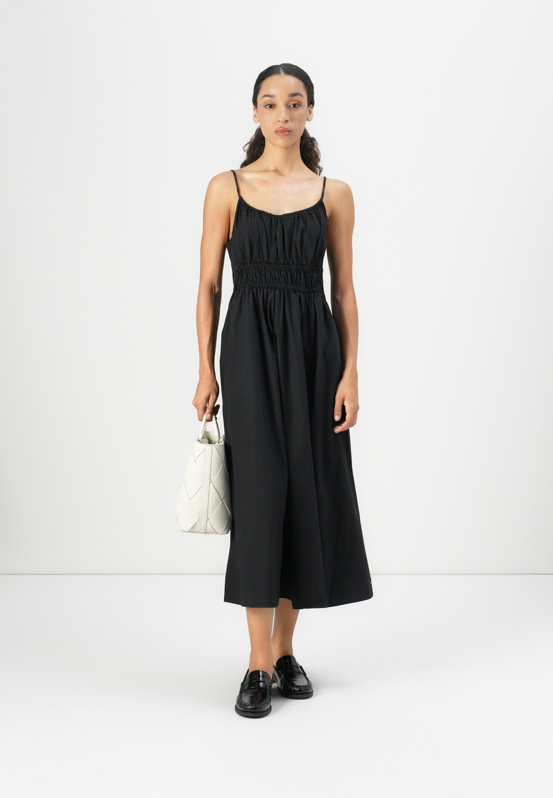 SMOCK STRAP DRESS Media 2