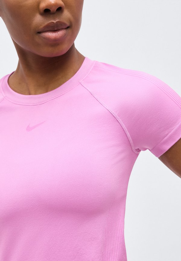 Nike Performance