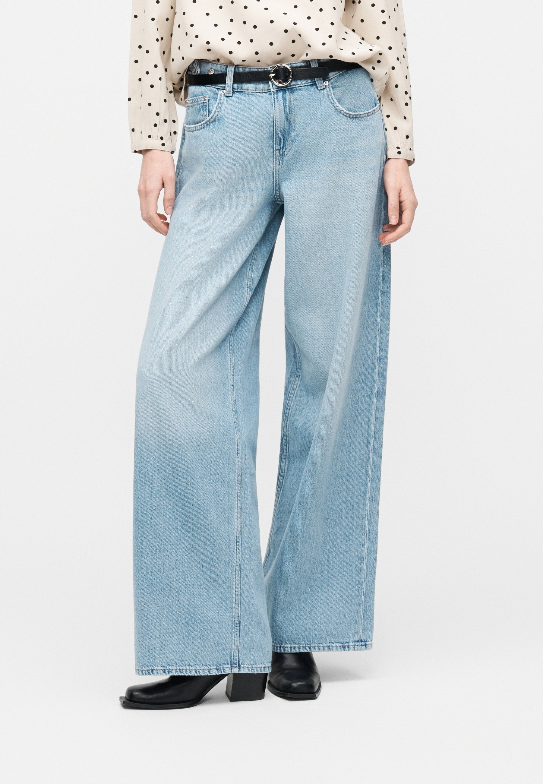 Wide-fit ONLLORAN Mid waist Wide Leg Fit Media 3
