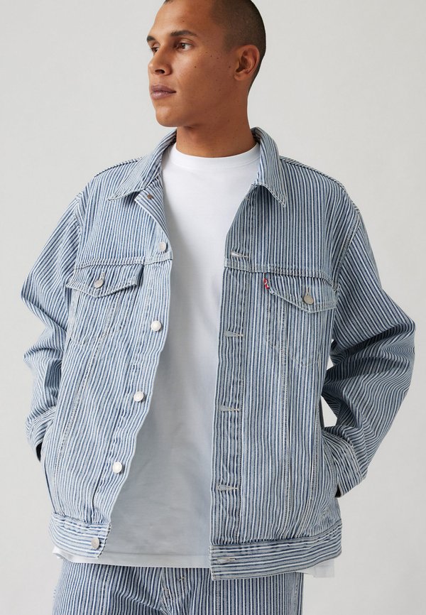 Levi's® RELAXED FIT TRUCKER