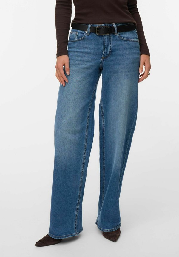 Vero Moda Wide-fit VMSANDIE-STRETCH Mid rise Wide Leg Fit - Relaxed fit jeans - medium blue denim