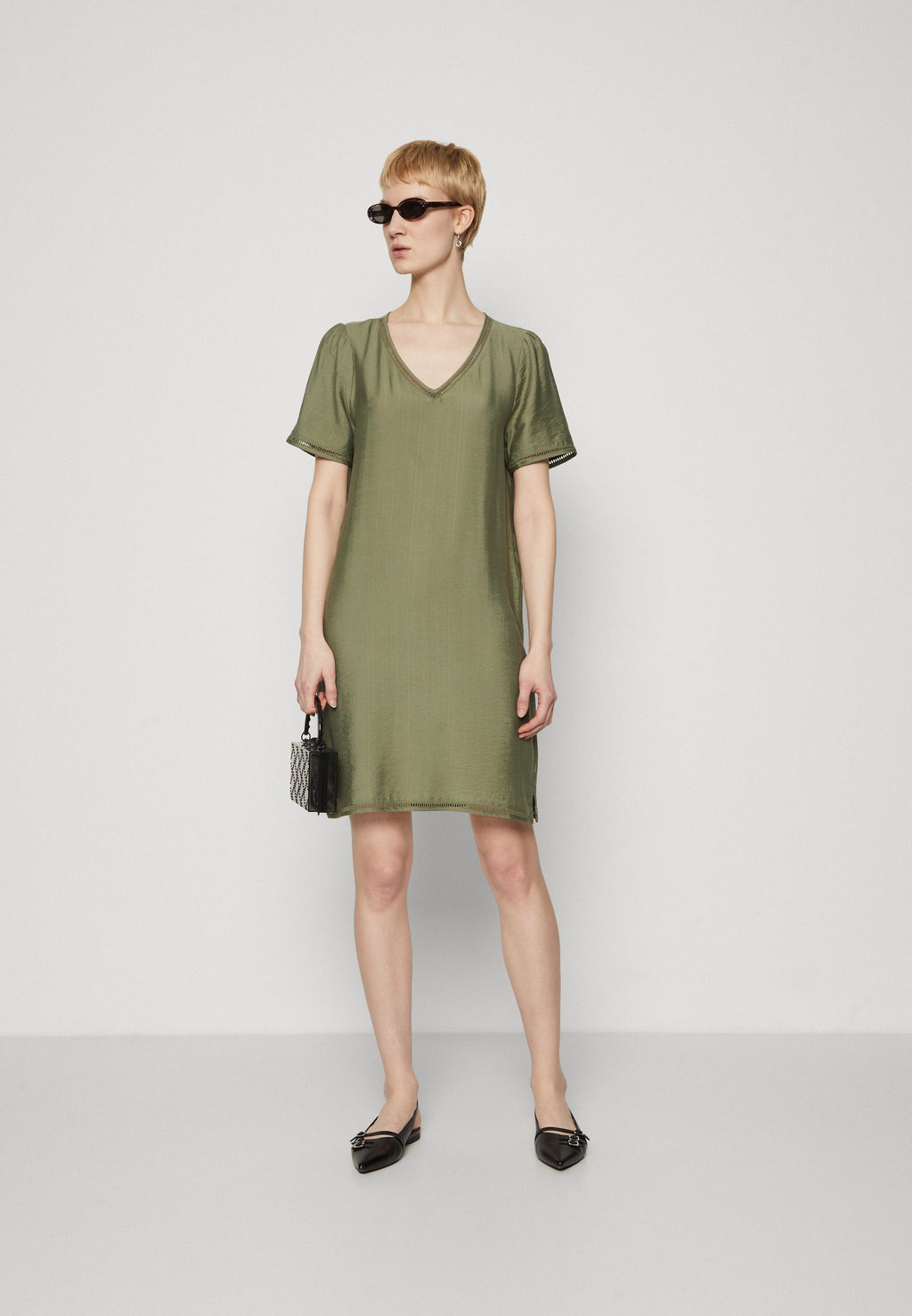 ONLCELINE PAULA V NECK DRESS  Media 2