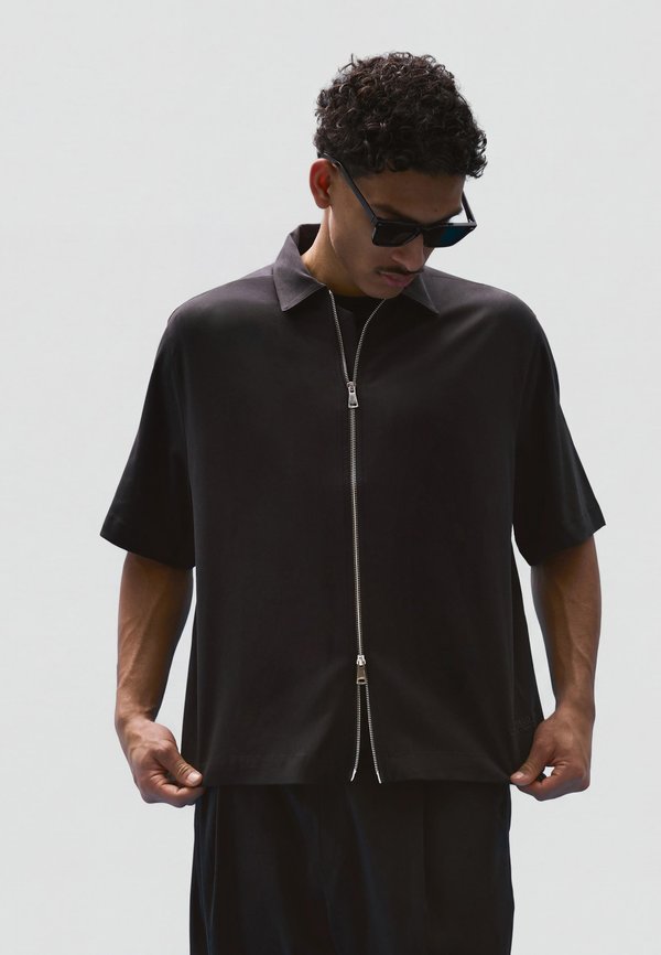 Bershka FLOWING SHORT SLEEVE BOXY  - Shirt - black