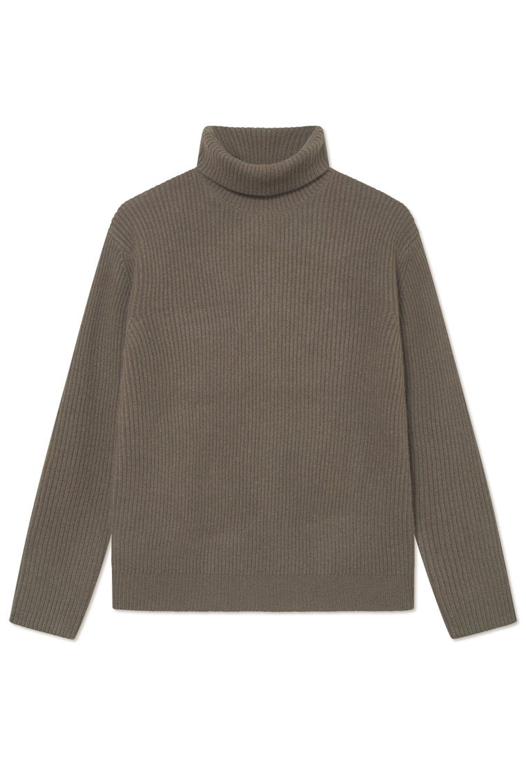Rippstrick-Turtleneck-Pullover in gedämpftem Olivgrün, mit langen Ärmeln und tailliertem Design. Hergestellt aus einem weichen, strukturierten Strickmaterial.