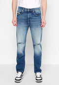 Helle blau denim Jeans mit einem verblassten Finish, mit ausgefransten Knieausschnitten, fünf Taschen, Gürtelschlaufen und einem Reißverschluss.