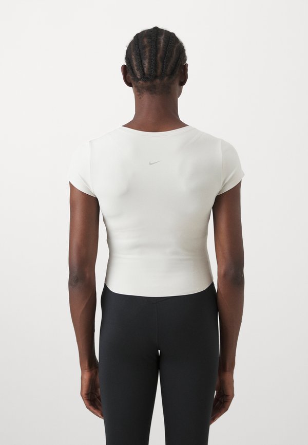 Nike Performance