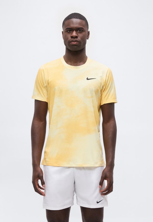 Nike Performance NIKECOURT ADVANTAGE SLAM - Sports T-shirt - alabaster/topaz gold-coloured/black
