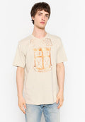 Beige Baumwoll-T-Shirt mit einem großen, verwaschenen orangen "DIESEL"-Logo und einem Schild-Design mit dem Jahr "1978". Mit kurzen Ärmeln und Rundhalsausschnitt.