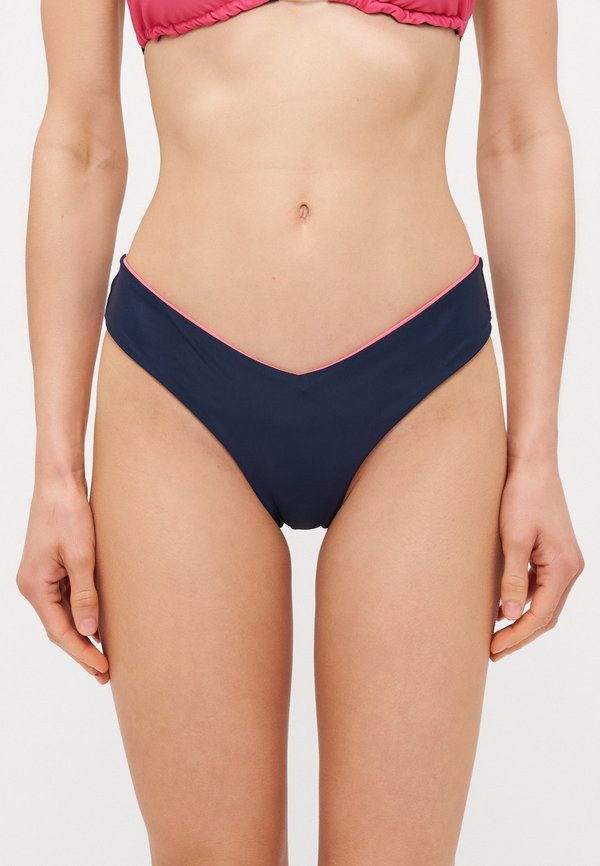 Hollister Co. FLAT REVERSIBLE CHEEKY CHAIN