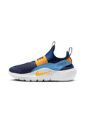 Marineblaue Slip-on-Sneaker mit orangefarbenem Riemen, hellblauer Fersenstütze, weißer Sohle und gelbem Nike-Swoosh sowie "Just Do It"-Text an der Seite.