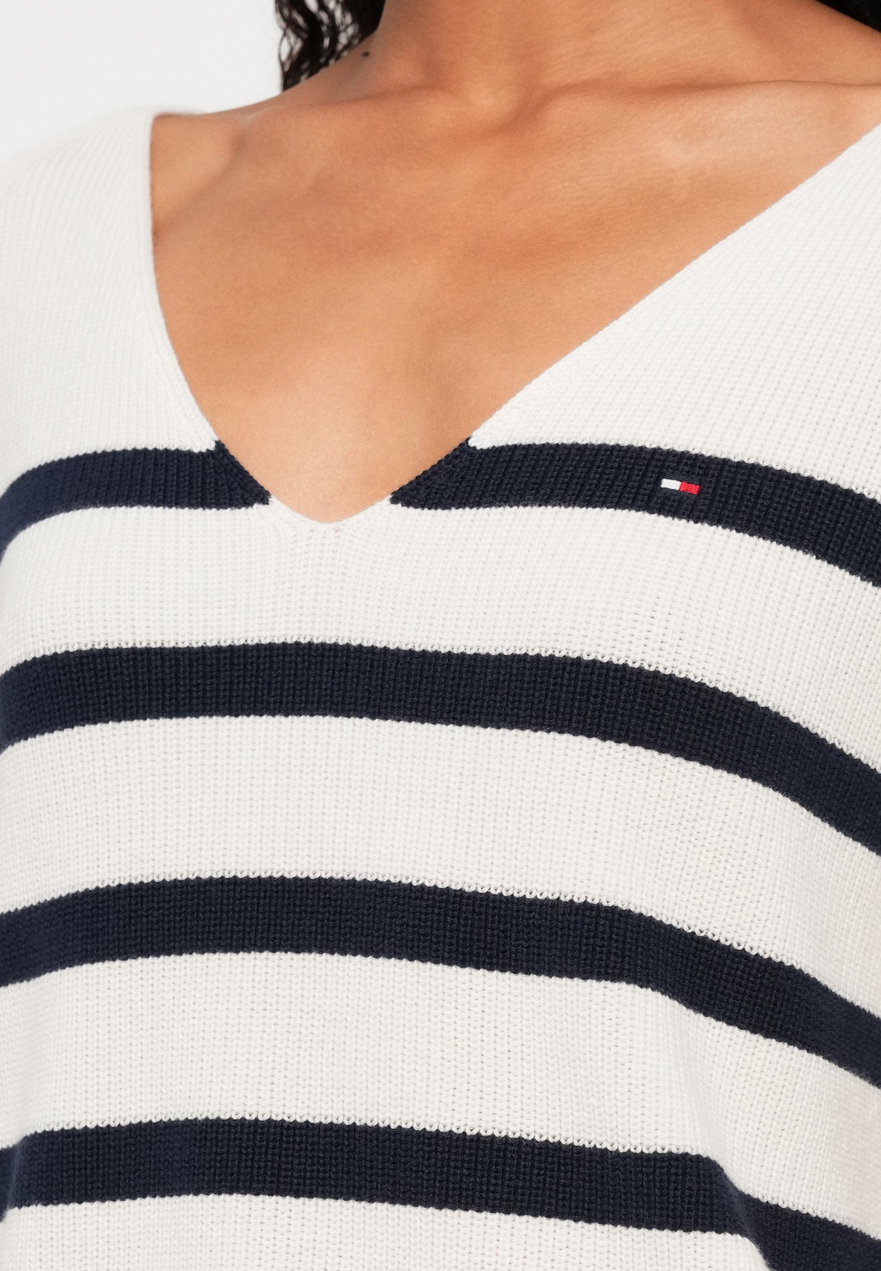 CARDI STITCH Media 6