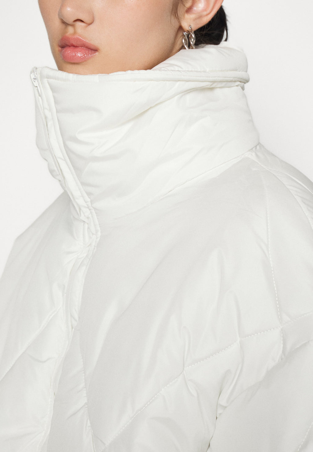 ONLTAMARA SHORT QUILTED JACKET  Media 5
