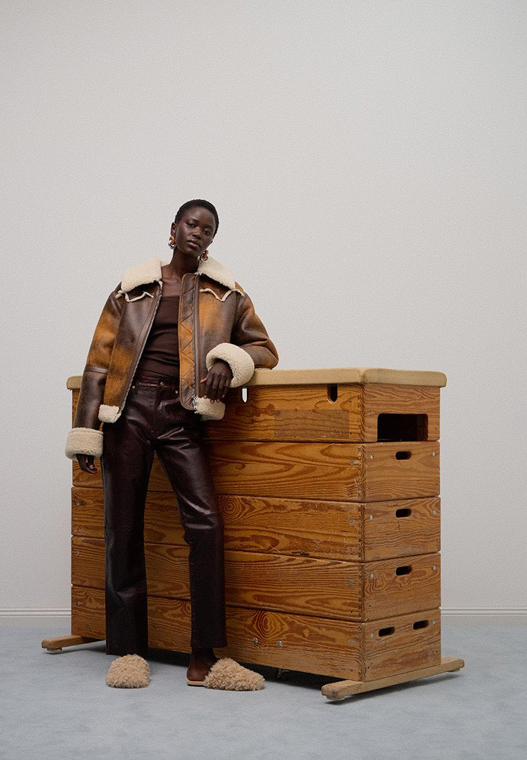 STAND STUDIO LESSIE