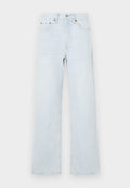 Helle blaue Jeans mit weiter Beinform, ausgestattet mit einem Knopfverschluss, fünf Taschen und dezenten Stickdetails.