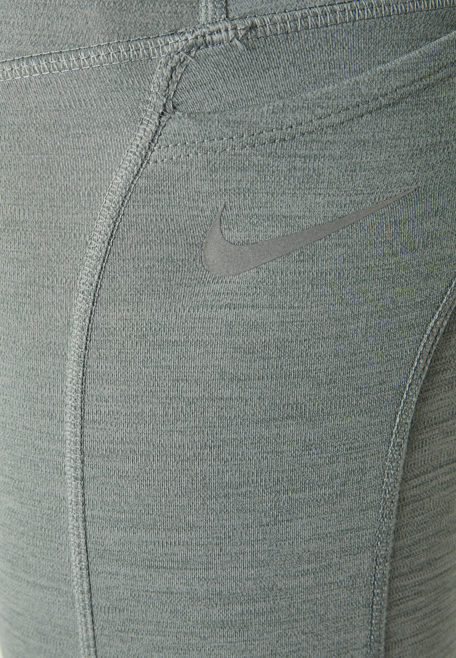 Nike Performance FAST CROP