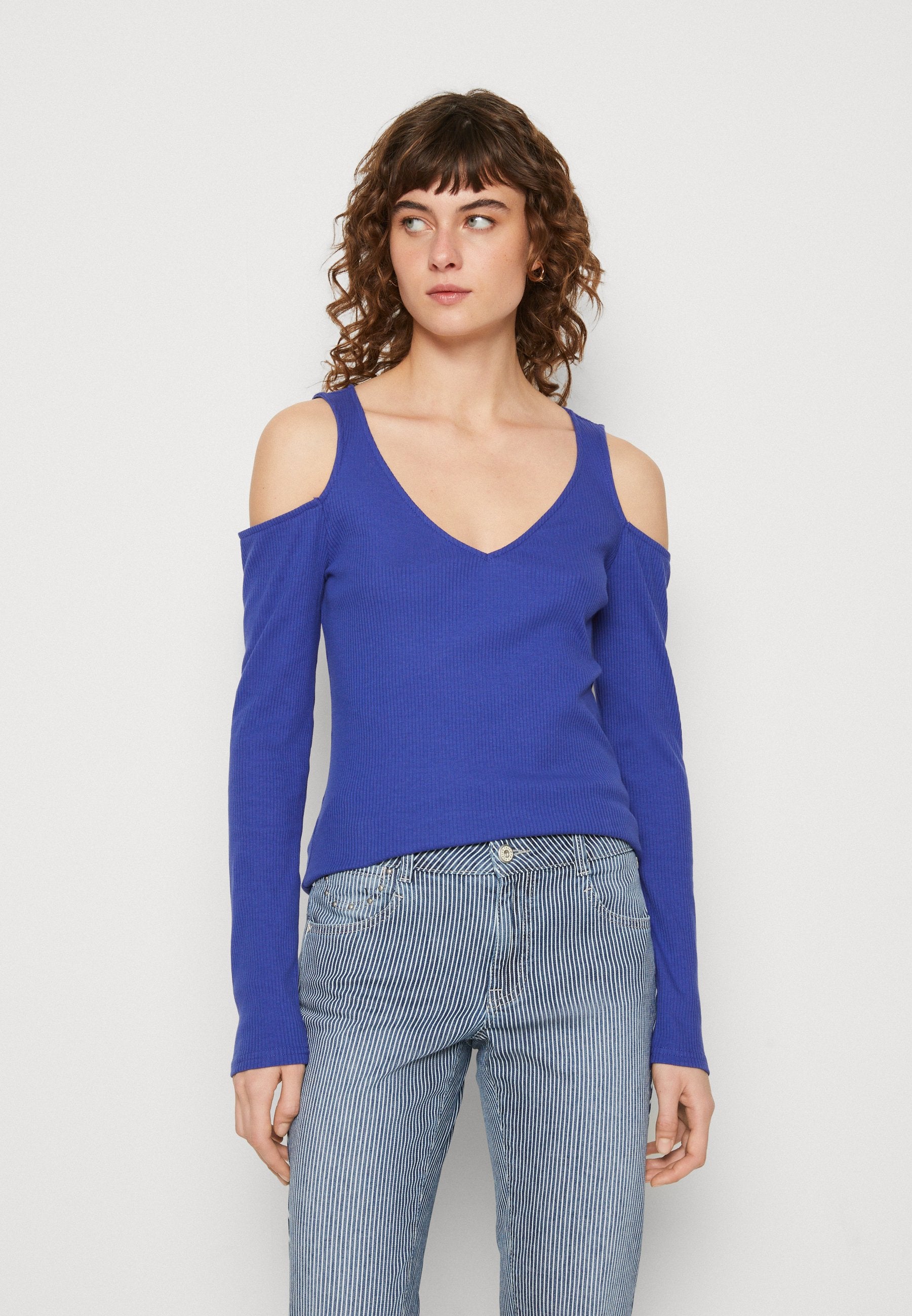 GAP COLD SHOULDER